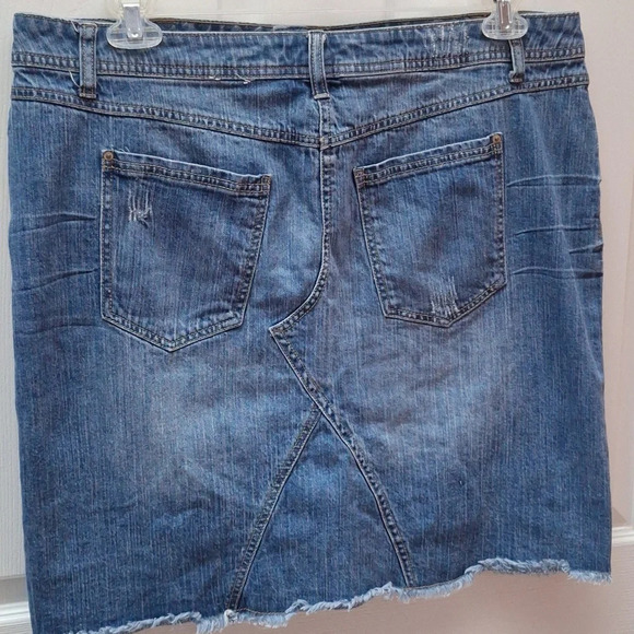 Womens Fashion Bug stretch distressed dungaree skirt size 18 - Picture 2 of 3